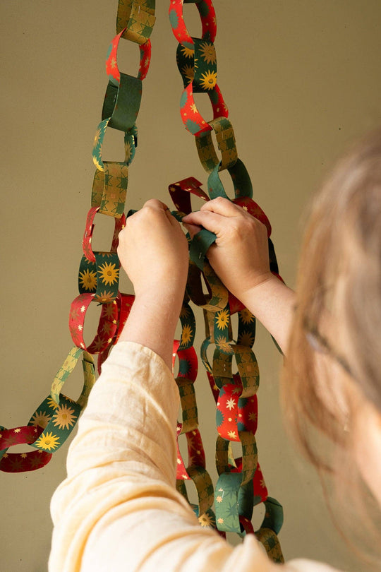 East End Press - FESTIVE PAPER CHAIN KIT