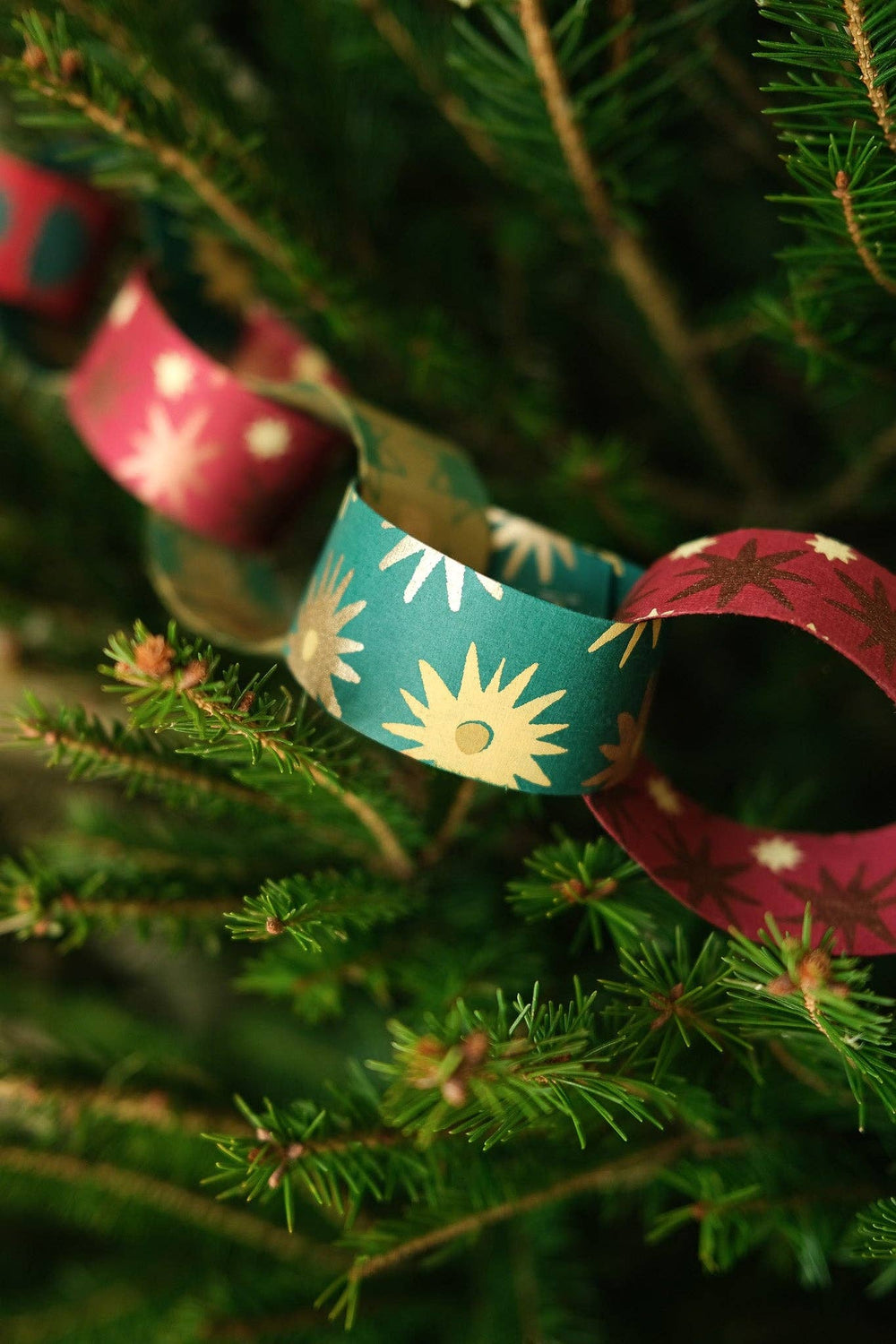 East End Press - FESTIVE PAPER CHAIN KIT