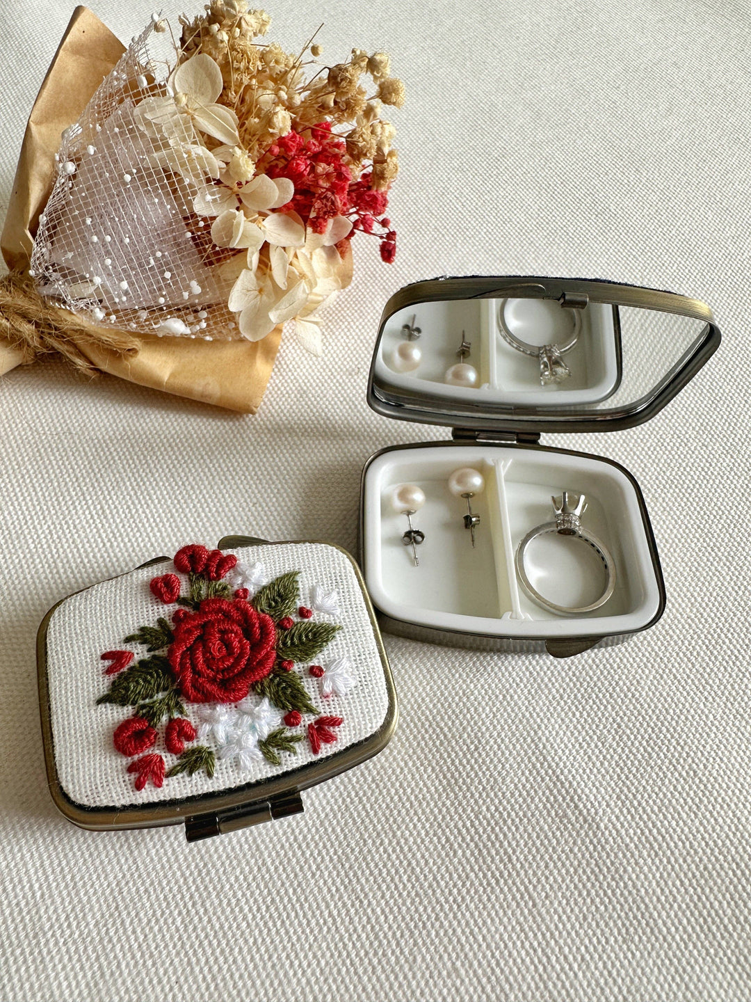 Quince Fables - Floral Embroidered Rectangle Mini Jewelry Box With Mirror: 1. White Roses