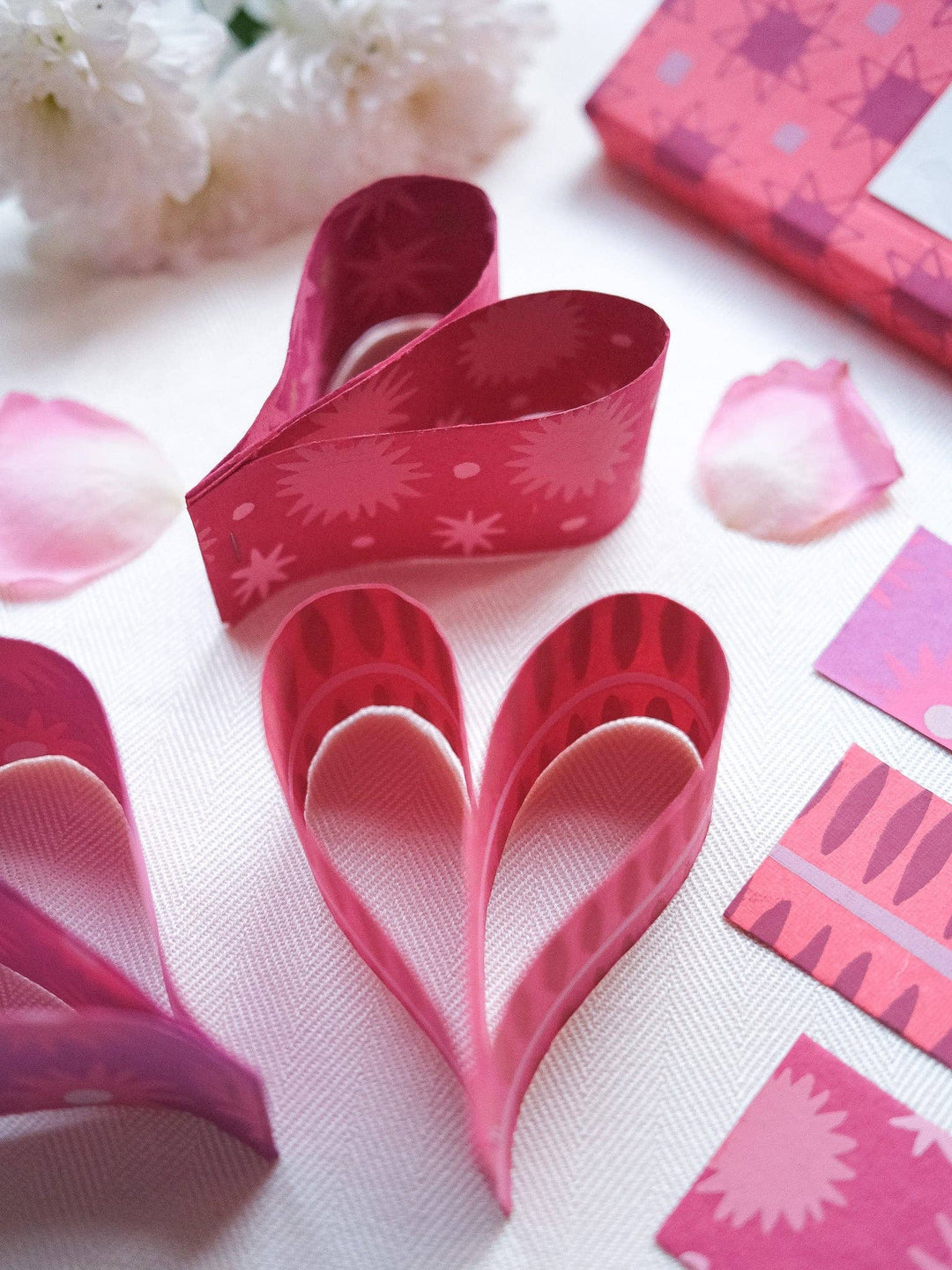East End Press - PINK & RED PAPER CHAIN KIT