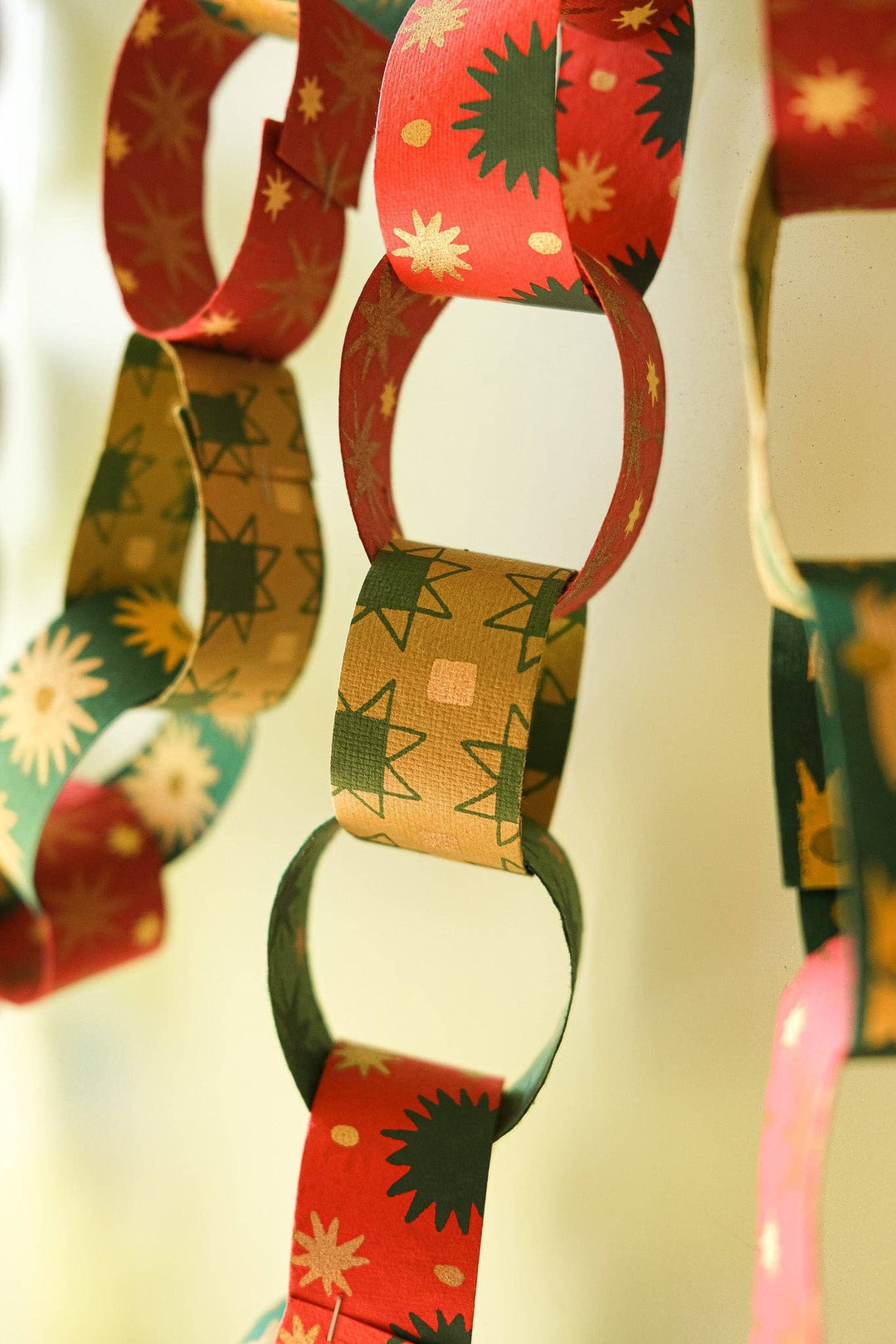 East End Press - FESTIVE PAPER CHAIN KIT