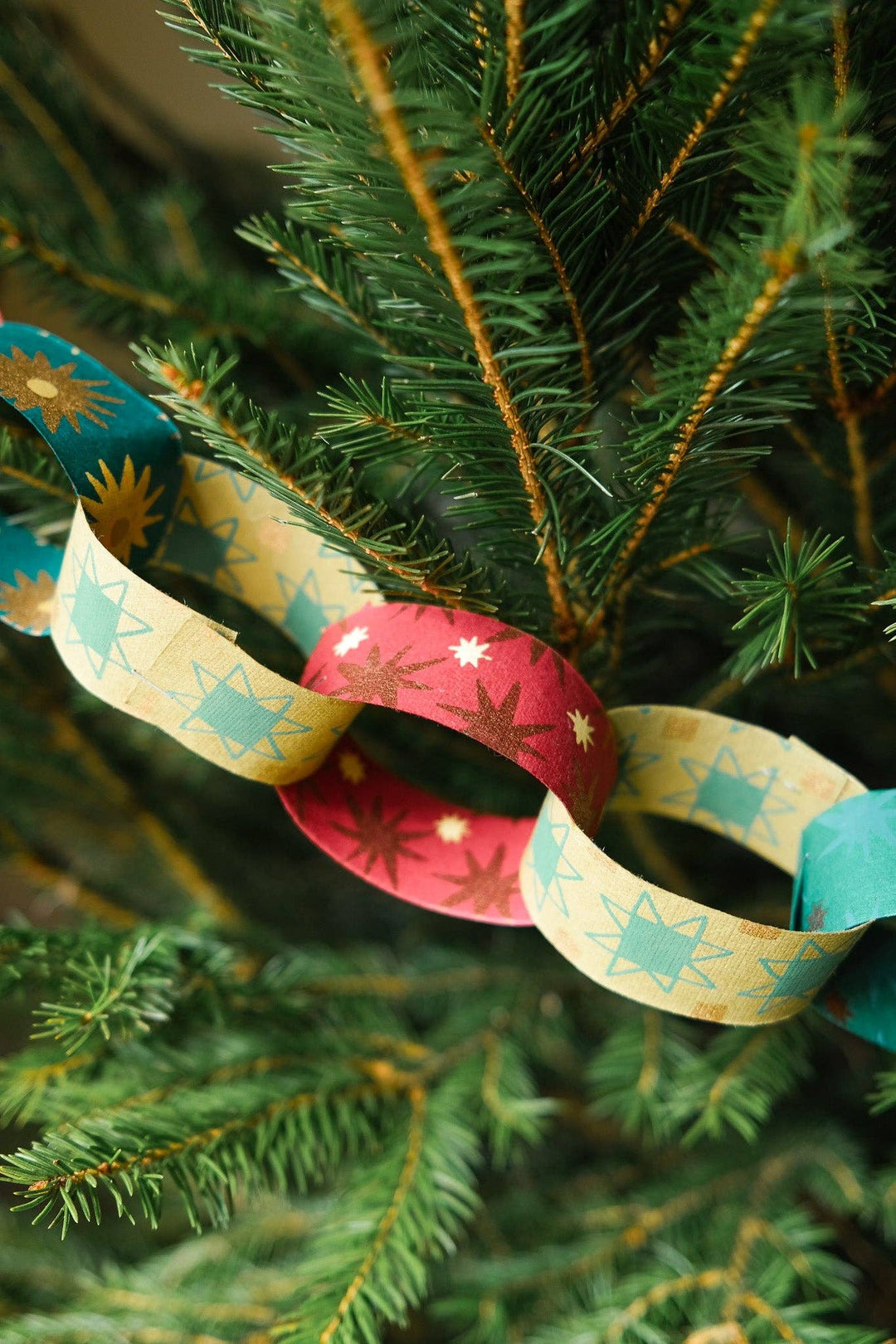 East End Press - FESTIVE PAPER CHAIN KIT