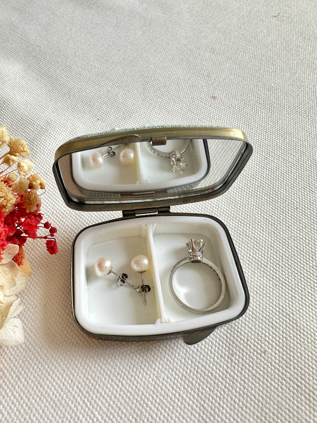 Quince Fables - Floral Embroidered Rectangle Mini Jewelry Box With Mirror: 2. Daisy Garden