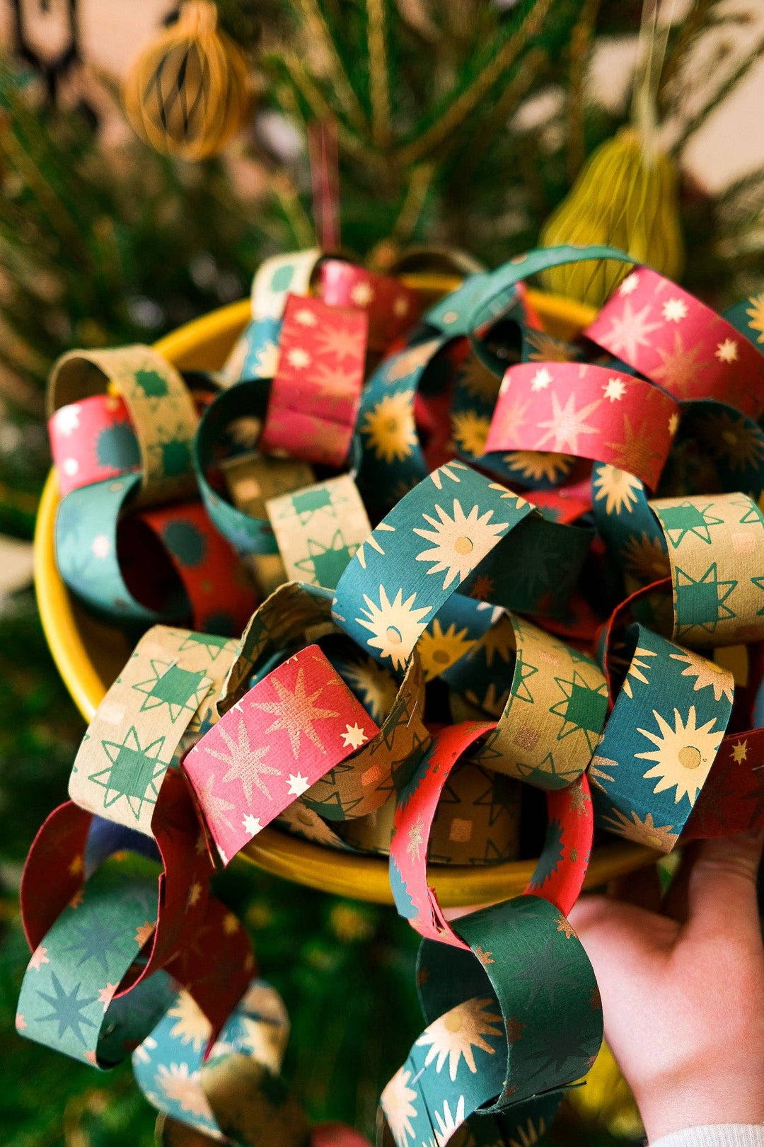 East End Press - FESTIVE PAPER CHAIN KIT