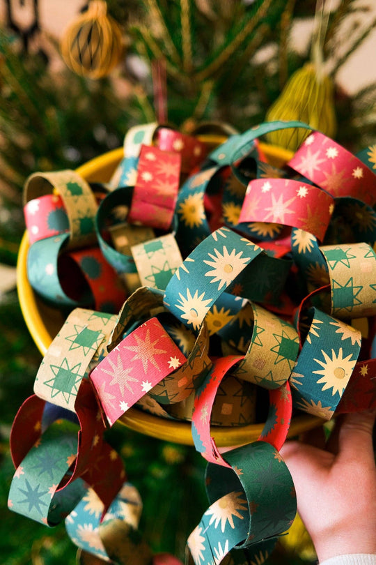 East End Press - FESTIVE PAPER CHAIN KIT