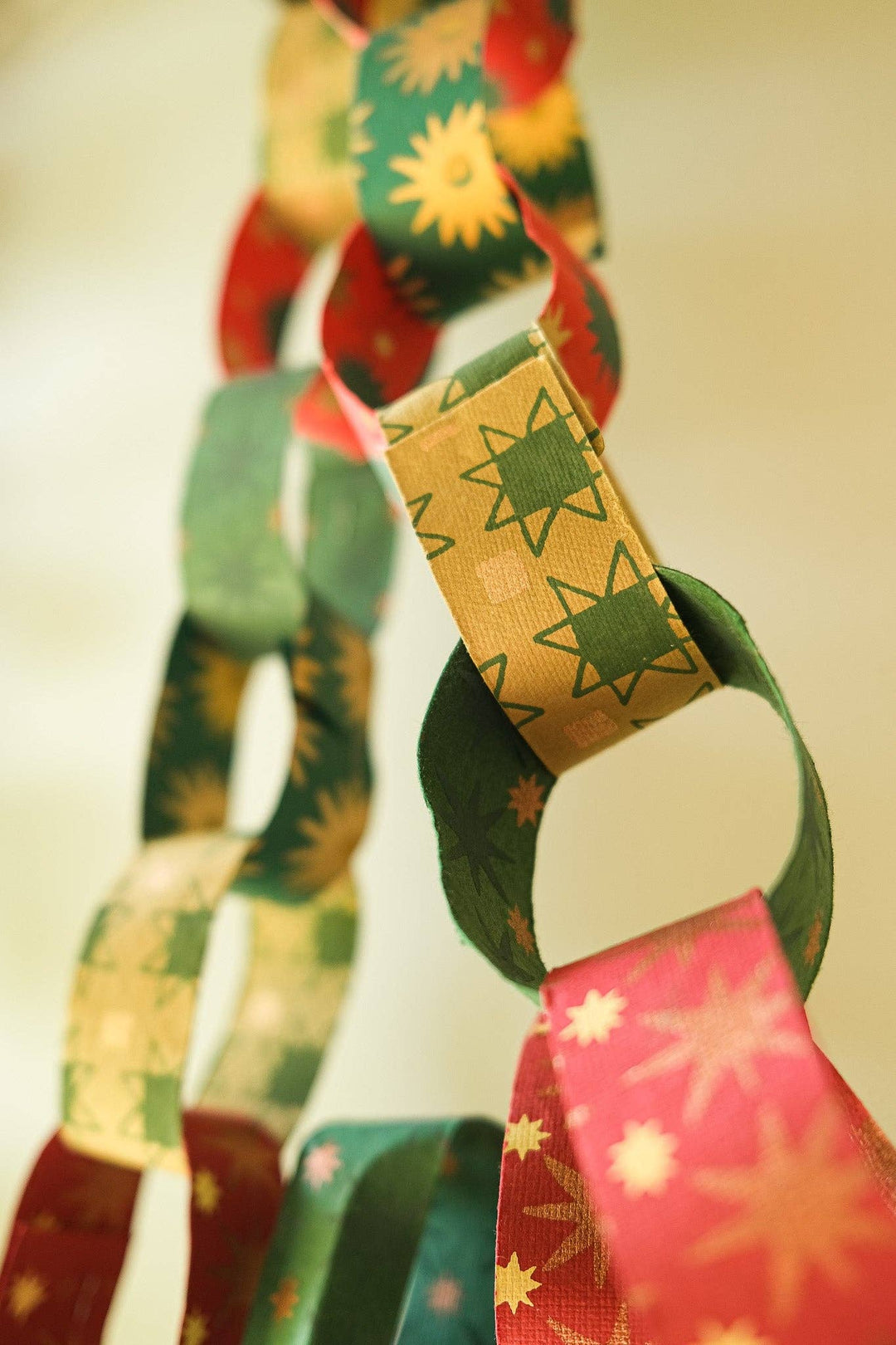 East End Press - FESTIVE PAPER CHAIN KIT