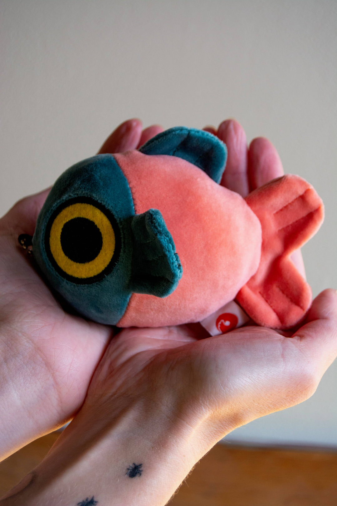 Curlworks - Mochi Fish Fry Plush Keychain - Coral and Dark Green