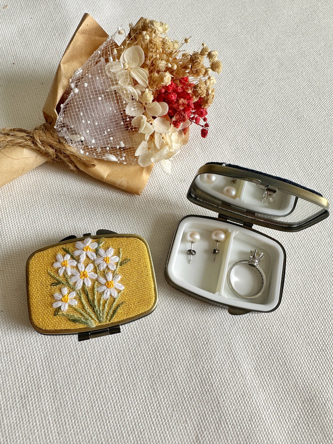 Quince Fables - Floral Embroidered Rectangle Mini Jewelry Box With Mirror: 1. White Roses