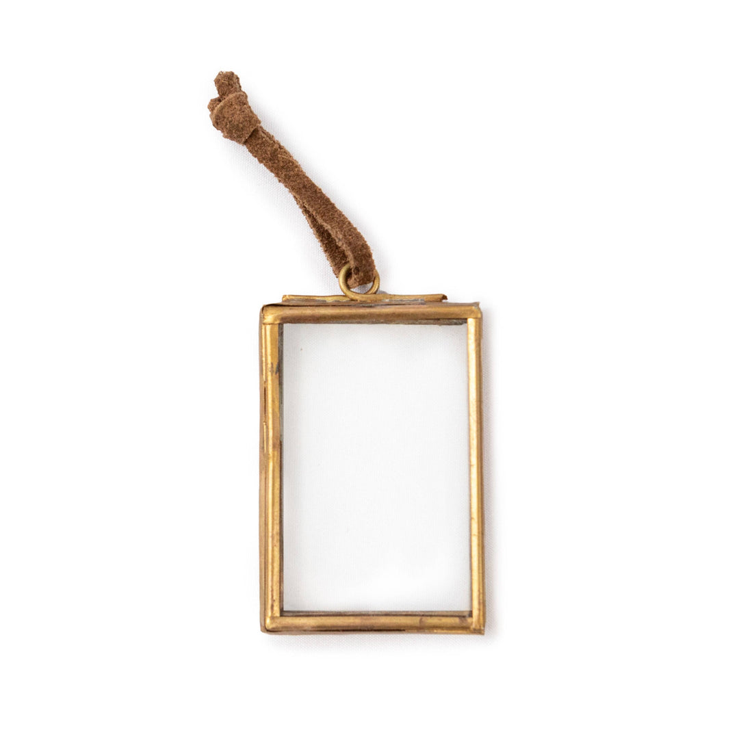 Sugarboo & Co - Vertical Brass Hanging Frame