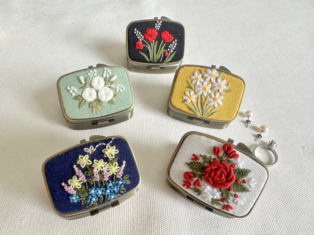 Quince Fables - Floral Embroidered Rectangle Mini Jewelry Box With Mirror: 1. White Roses