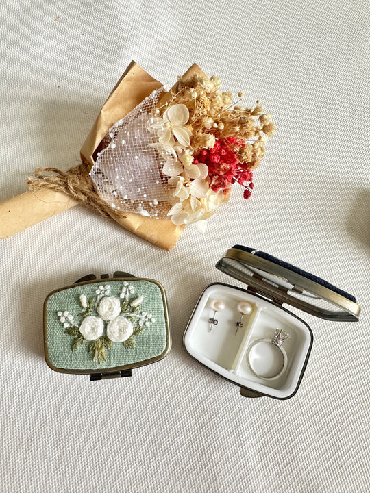 Quince Fables - Floral Embroidered Rectangle Mini Jewelry Box With Mirror: 1. White Roses