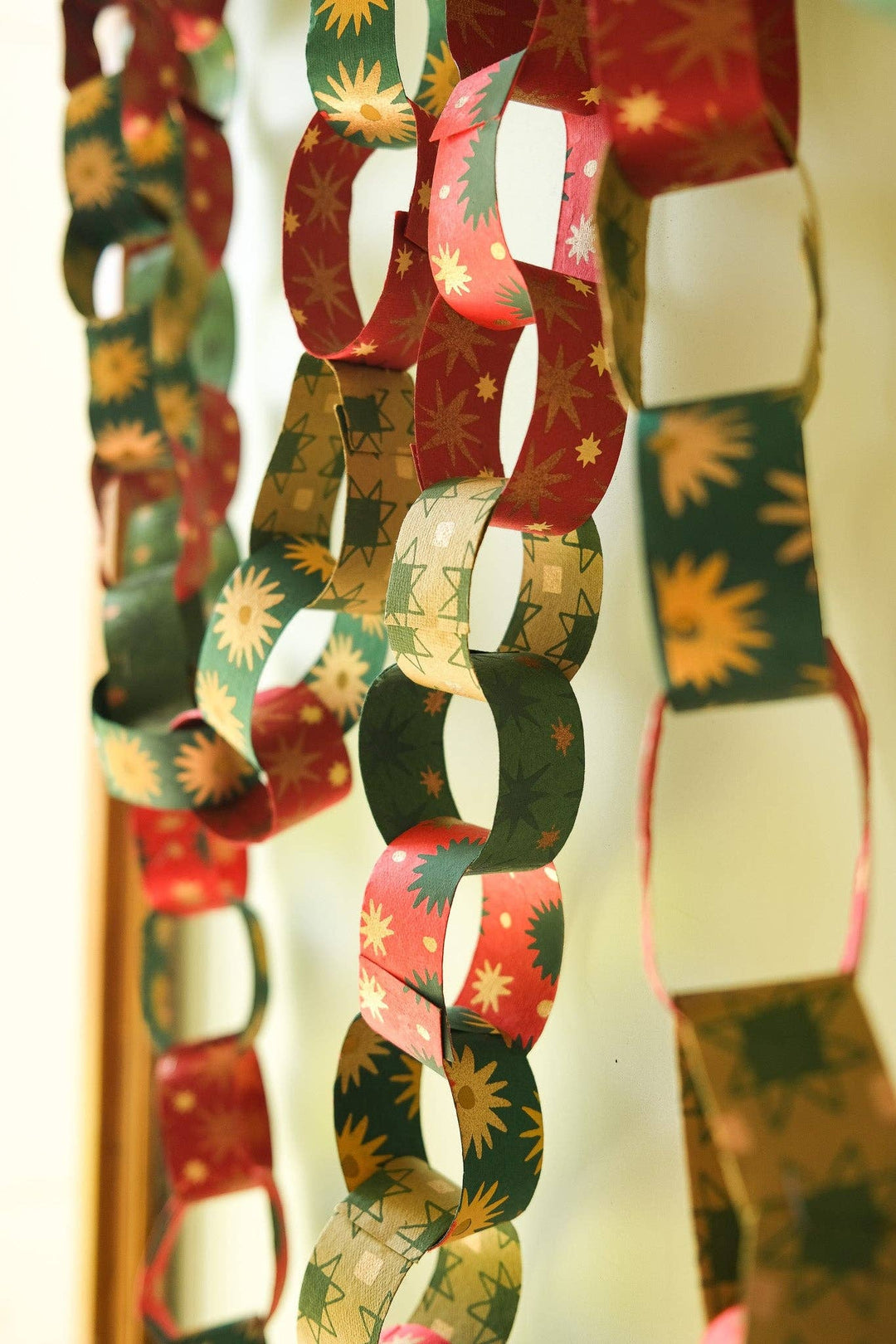 East End Press - FESTIVE PAPER CHAIN KIT
